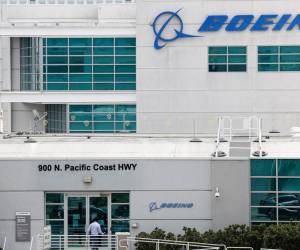 Unos 438 de los miembros del sindicato en Boeing recibieron avisos de despido la semana pasada. Foto de EFE