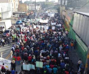 Las movilizaciones comenzaron desde temprano y se concentran en el centro histórico de la capital, pero también hay marchas en otras ciudaes del interior del país. Foto de twitter.com/PrensaComunitar.