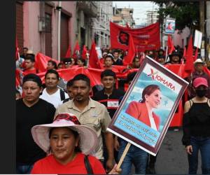 Presidenta hondureña pide con una marcha que el Congreso nombre fiscales anticorrpución