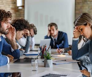 <i>Comprender el impacto del trabajo diario permite que las personas conecten con un objetivo mayor, lo que fortalece su sentido de pertenencia. Foto de iStock</i>