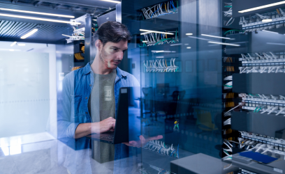 <i>Los sistemas de IA agéntica pueden reducir hasta en un 45 % los errores en los pronósticos de demanda y disminuir en un 36 % el exceso de inventario. Foto de iStock</i>