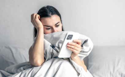 <i>Sustituya el consumo de contenidos en la pantalla por actividades saludables. Dedique más tiempo a socializar, hacer ejercicio o dormir. Foto de iStock</i>
