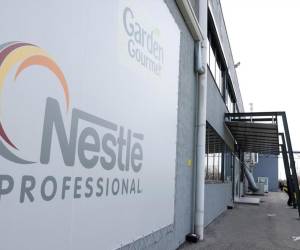 En julio la compañía, la mayor del mundo en el sector alimentario, reportó beneficios netos de 5.065 millones de francos (5.400 millones de euros) en la primera mitad de 2025. Foto de EFE