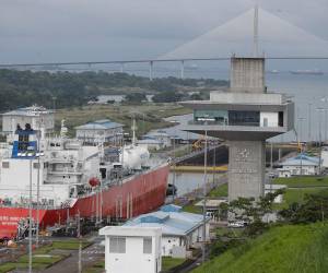 <i>Los ingresos del Canal de Panamá aumentaron un 14,4 % en el año fiscal 2025, respecto al anterior, y alcanzaron los US$5.705 millones. Foto de EFE</i>