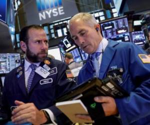 Traders work on the floor during the opening bell on the New York Stock Exchange on March 9, 2020 in New York. - Trading on Wall Street was temporarily halted early March 9, 2020 as US stocks joined a global rout on crashing oil prices and mounting worries over the coronavirus.The suspension was triggered after the S&P 500's losses hit seven percent. Near 1340 GMT, the broad-based index was down more than 200 points at 2,764.21. (Photo by TIMOTHY A. CLARY / AFP)