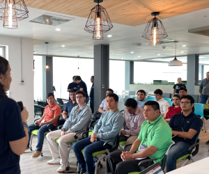 El programa de becas tiene como fin beneficiar a más de 700 personas con formación en bootcamps intensivos de tecnología. Foto cortesía