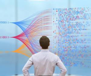 <i>La penetración de la IA se mueve sobre todo entre tareas básicas e intermedias, apenas el 12,6% de los encuestados declara que la utiliza de manera intensiva y estratégica, integrando procesos. FOTO SHUTTERSTOCK</i>