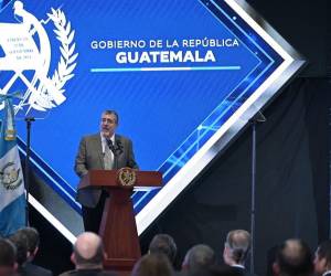 Presidente de Guatemala alerta que corruptos intentan recuperar 'posición dominante'