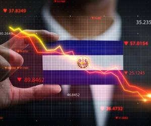 Cuando se pregunta cuál es el principal problema que enfrenta el país, el 64.6 % de los salvadoreños menciona la economía, el desempleo y el alto costo de la vida. Foto de iStock