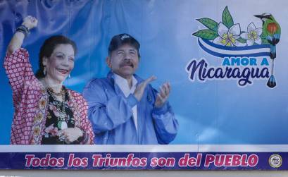 <i>Fotografía de archivo de una valla con la imagen de los copresidentes de Nicaragua, Rosario Murillo y Daniel Ortega, en Managua (Nicaragua). EFE/Jorge Torres</i>
