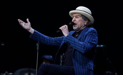 En una reciente entrevista, Joaquín Sabina abordó temas como la literatura, la política y el impacto de los magnates tecnológicos en el mundo actual. Foto de EFE