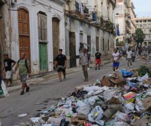 <i>Cuba atraviesa una severa crisis socioeconómica caracterizada por un alto índice de pobreza extrema (afecta al 89 % de los hogares en 2024-2025), inflación, escasez de suministros básicos y un envejecimiento poblacional acelerado. (Foto: DW)</i>