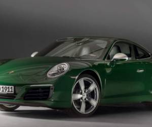 Porsche logra una marca y celebra la producción de su auto 911, un Carrera S con el color especial ‘Verde Irlandés’.