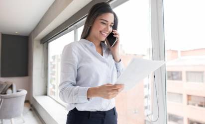 Para evitar caer en esta estafa, se recomienda no devolver la llamada inmediatamente y, su en lugar, comprobar el número de teléfono. Foto de istock