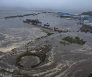 <i>SEVERO-KURILSK (Russian Federation), 30/07/2025.- A still image taken from handout video provided by the Geophysical Center of the Russian Academy of Sciences shows a flooded area in Severo-Kurilsk, Sakhalin Region, Russia, 30 July 2025. Authorities in Russia's Sakhalin region have declared a state of emergency, after a 8.8 magnitude earthquake struck off Russia's Kamchatka Peninsula on 30 July, triggering tsunami warnings and evacuation orders. (Terremoto/sismo, Rusia) EFE/EPA/GEOPHYSICAL SURVEY OF THE RUSSIAN ACADEMY OF SCIENCES HANDOUT </i>