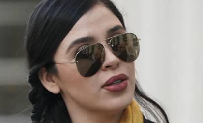 <i>(ARCHIVOS) Emma Coronel Aispuro, la esposa del narcotraficante mexicano encarcelado Joaquín El Chapo Guzmán, fue liberada el 13 de septiembre de 2023 después de cumplir casi dos años de una condena de tres años de prisión por tráfico de drogas y lavado de dinero (Foto de Don EMMERT / AFP )</i>