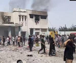 <i>Captura del video de los momentos posteriores al bombardeo en la ciudad de Minab (Irán). El número de niñas muertas en un ataque israelí contra una escuela de primaria en la ciudad sureña iraní de Minab ha ascendido a 24, mientras otras 45 estudiantes han resultado heridas, informó la gobernación de la provincia de Hormozgan. EFE/MEHR</i>