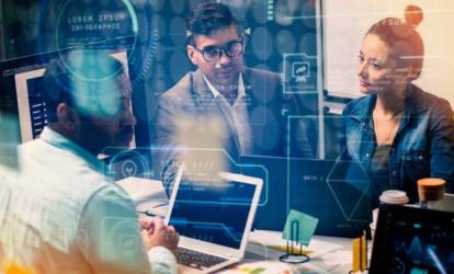 Más de la mitad (54%) de los trabajadores y líderes están preocupados por las ‘distinciones borrosas’ entre el trabajo realizado por humanos y el realizado por tecnología. Foto de iStock