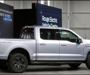 Ford reduce producción de su pick-up eléctrica en un mercado menos dinámico
