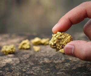 La incertidumbre global, el cierre prolongado del gobierno estadounidense y las tensiones comerciales entre las principales potencias han impulsado a los inversionistas hacia el metal precioso. Foto de iStock
