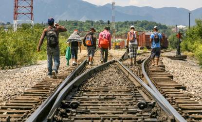<i>En 1990, había 3,7 millones de migrantes de América Latina y el Caribe dentro de la propia región; en 2024 esa cifra se ha casi cuadruplicado, hasta alcanzar los 14 millones de personas. Foto de iStock</i>
