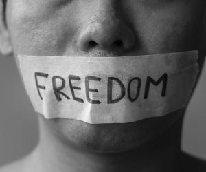 El informe refleja que la libertad —política, civil, informativa— se ha convertido en el principal terreno de conflicto del siglo XXI. (Foto: Shutterstock)