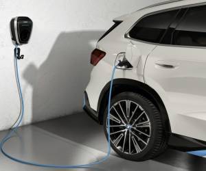 Los fabricantes de automóviles mundiales se enfrentan a un arancel de importación del 25 % en Estados Unidos, el segundo mercado automovilístico más grande del mundo, lo que hace que muchos de ellos retiren sus perspectivas para 2025. Foto corftesía