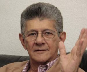 Ramos Allup ratificó la decisión de la MUD de desafiar las impugnaciones, que ha calificado de 'fraudulentas', e insistió que los 112 diputados electos ocuparán sus escaños el próximo martes. (Foto Archivo)