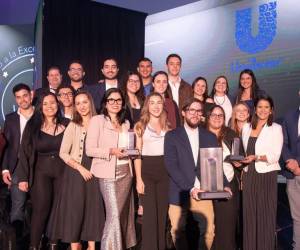 Unilever Costa Rica recibió el Premio a la Excelencia General 2024 y el Premio a la Excelencia en las áreas de Cultura, Liderazgo y Estrategia y Procesos. Foto cortesía