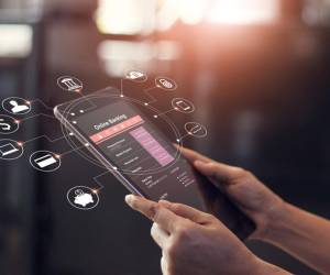 Los trabajadores informales, las comunidades rurales y las pequeñas empresas acceden cada vez más a cuentas de ahorro digitales, microcréditos y transacciones instantáneas a bajo costo o nulo. Foto de iStock