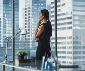 El sector de la manufactura está adoptando rápidamente las tecnologías de IA y está dando pasos para ser más sostenible, inclusivo y dinámico. Foto de iStock