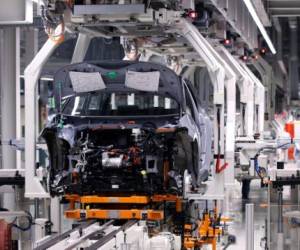 Fábrica del nuevo auto eléctrico de Volkswagen el ID.3 en Alemania. Foto / AFP