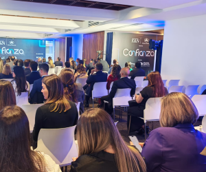 El evento, realizado en el Salón Temis del Business Center HQ Fontabella, convocó a una nutrida representación del mundo empresarial centroamericano. Foto de E&amp;N