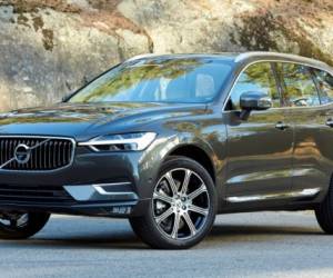 Volvo lanza la tercera generación del XC60, una de las SUV más seguras del mundo gracias a su tecnología. La nueva línea presenta rasgos más dinámicos que la generación anterior, el modelo sigue destacando por la sencillez de sus trazos y la marcada y alta cintura de su carrocería, sus ópticas delanteras se actualizan al diseño del Martillo de Thor y sus grandes faros traseros.