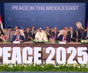 El presidente de Estados Unidos, Donald Trump, y los jefes de Estado de Egipto, Abdelfatah al Sisi; de Turquía, Recep Tayyip Erdogan, y de Catar, Tamim bin Hamad Al Thani, firmaron en la ciudad egipcia de Sharm el Sheij el acuerdo que estipula el fin de dos años de guerra en la Franja de Gaza. Foto de cortesía