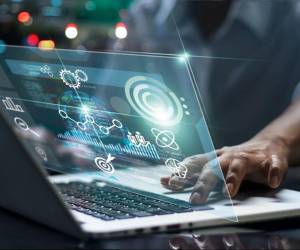 El reporte estima que el tráfico total de datos móviles crezca 2.6 veces entre 2024 y 2030 para alcanzar los 430 EB mensuales, impulsado por las redes 5G y las redes fijas inalámbricas. Foto de iStock