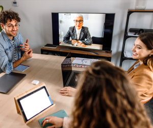 La transición hacia modelos de trabajo híbridos representa una oportunidad estratégica para mejorar la productividad, optimizar los recursos físicos y fomentar culturas organizacionales más inclusivas, resilientes y sostenibles. Foto cortesía
