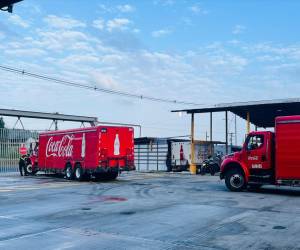 El margen operativo de Coca‑Cola FEMSA se redujo presionado por mayores gastos de marketing, mantenimiento y depreciación, aunque mitigado por eficiencias logísticas y ganancias cambiarias operativas. Foto de archivo