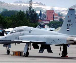 El gobierno asegura que debe reactualizar su flota aérea para poder enfrentar al narcotráfico. (Foto: Archivo)
