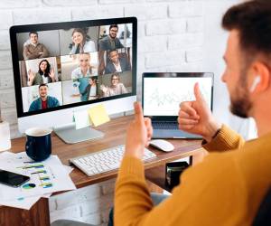 Una videollamada en alta definición de una hora puede emitir entre 150 y 1,000 gramos de CO₂, dependiendo de la red eléctrica que alimenta los centros de datos. Foto de istock