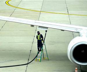 La producción de combustible sostenible de aviación aumentó un 200 % en 2022