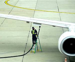 <i>Si los precios altos persisten, la presión se concentrará primero en las aerolíneas con márgenes más ajustados y procesos de reestructuración incompletos. Foto de iStock</i>