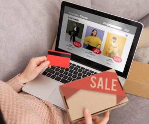 Crecimiento del comercio electrónico está ligado al mayor uso de teléfonos móviles y al fortalecimiento de las habilidades de compra en línea entre la población. Foto de iStock