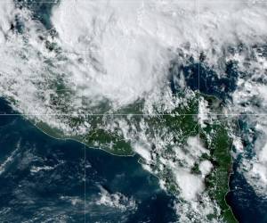 Lisa se degrada a tormenta en Belice, pero Centroamérica sigue alerta