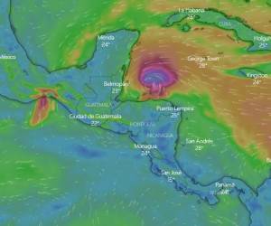 Lisa amenaza en convertirse en huracán en el norte de Honduras