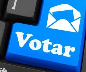 El Salvador: Aprueban votación electrónica desde el exterior, pero oposición teme fraude