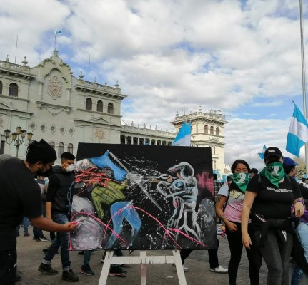 Miles vuelven a manifestarse contra corrupción en Guatemala
