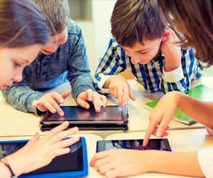 El papa León XIV alertó del efecto de la Inteligencia Artificial (IA) en el desarrollo intelectual y neurológico de niños y jóvenes. Foto de iStock