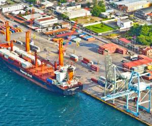 En la movilización de contenedores de 2021, resaltando APM Terminals Moin, Puerto Cortés y Puerto Quetzal como los principales operadores de carga local en la región.