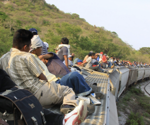 Captura de migrantes en la frontera sur de EEUU registra la cifra más alta desde 2000